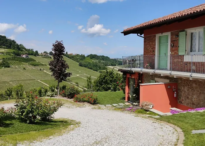 Olga Nelle Langhe * Monforte dʼAlba